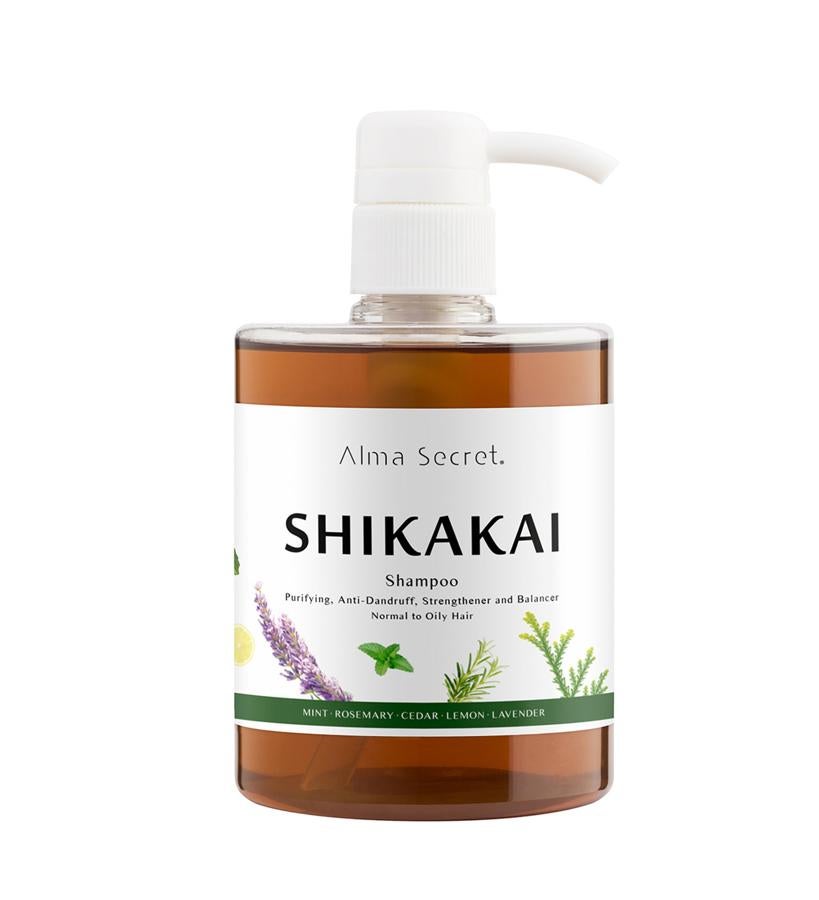 Especialmente formulado para evitar la caída del cabello, la caspa y la dermatitis en los cabellos normales a grasos. Enriquecido con extractos concentrados de shikakai (fruto de la planta acacia concinna,) ortiga, abrótano macho, capuchina, espirulina y té Verde.  Contiene aceites esenciales de menta, romero, cedro, limón y lavanda. Sin ingredientes artificiales, sin parabenos, sin siliconas, sin sulfatos, sin aceites minerales, sin parafinas, sin ftalatos y sin sal.  Puede usarse con tratamientos de keratina, taninoplastia o cabellos decolorados y teñidos. (22,50 €).