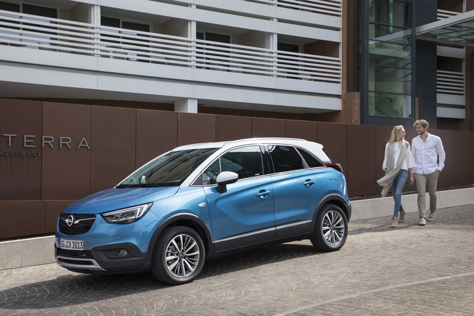El modelo más urbano de la gama SUV de Opel ofrece, además de un completo equipamiento tecnológico y mucho espacio interior, esta interesante versión propulsada por gasolina y GLP que incrementa su autonomía total y reduce consumo y emisiones.