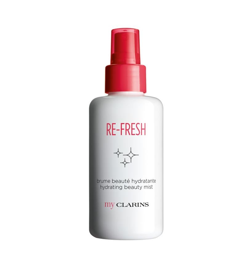 Sus ínfimas gotas, floralmente perfumadas, hidratan y refrescan la piel, dejándola tonificada y acondicionada para recibir tanto los tratamientos de día como los de noche. Apta para aplicar también en cualquier momento del día en el que la piel del rostro, cuello y escote necesite confort y liberarse del calor. (19,50 €).