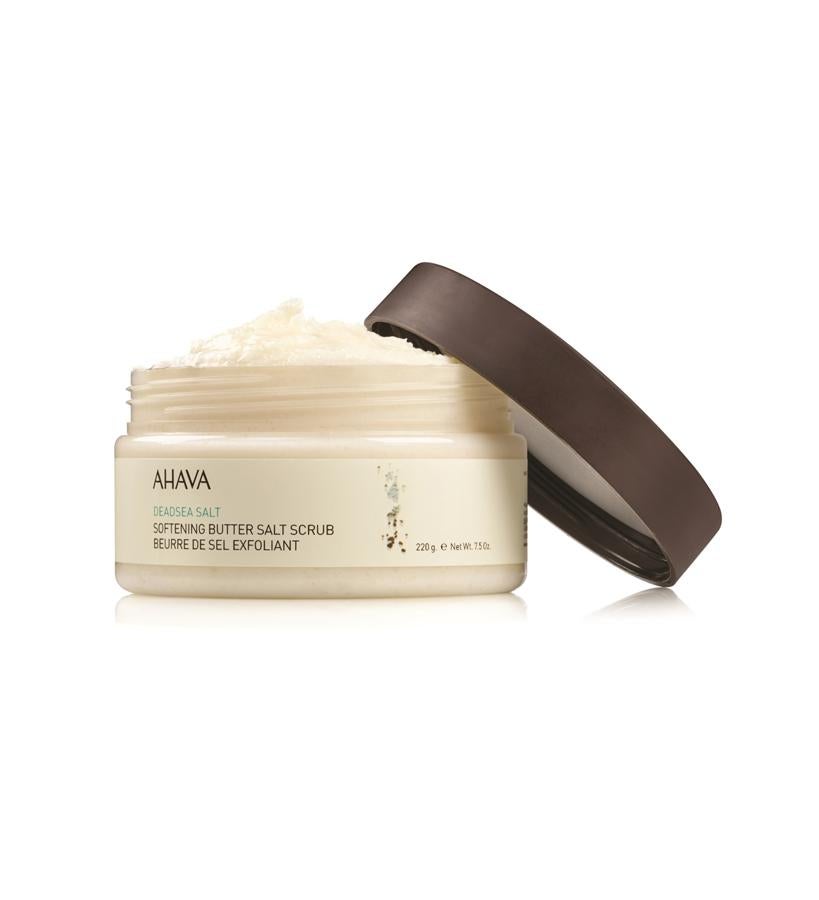 Contiene extracto de sales del Mar Muerto y está enriquecido con ingredientes provenientes de la tierra y extractos de plantas. Elimina las células muertas, energiza, hidrata e ilumina la piel, refuerza la circulación y se transforma en una crema ligera para una hidratación intensa.  Softening Butter Salt Scrub de Ahava  (35 €).