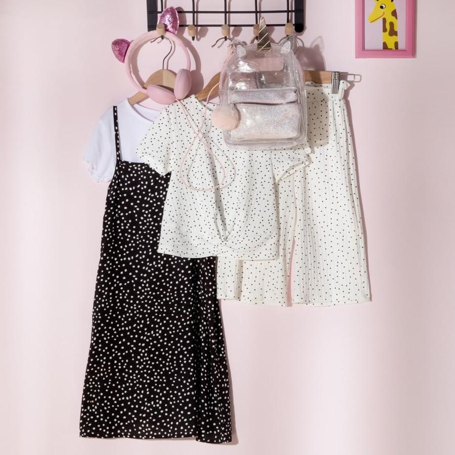 De marcado carácter noventero y uno de los estampados tendencia de la temporada, este vestido mini de lunares es ideal para tus looks de festival. Su precio en Primark: 14 euros.