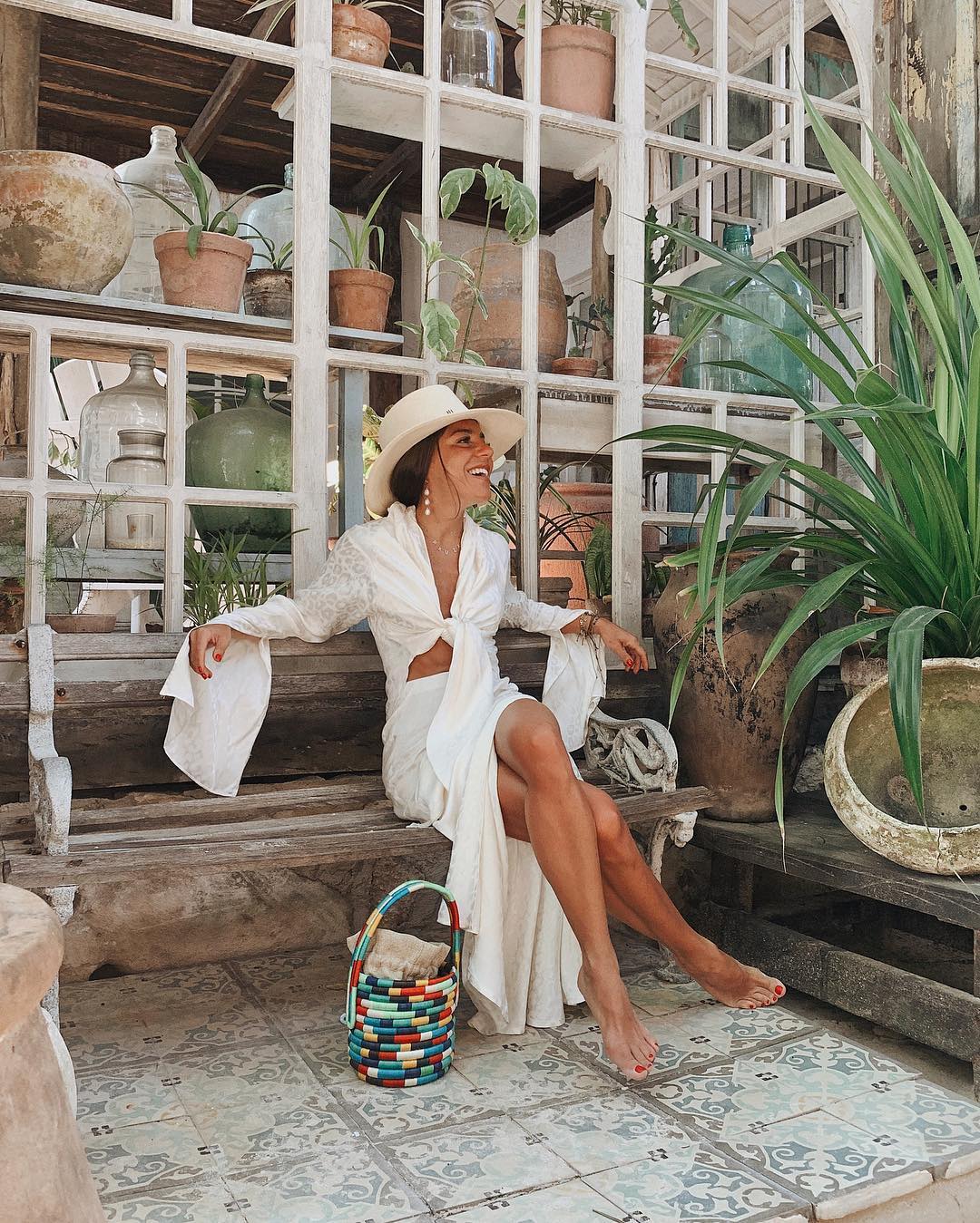 Este bolso cesta de colores de Cucko B para MyPeepToes Shop (260 euros) pondrá color y un toque étnico súper especial a tus mejores looks del verano.