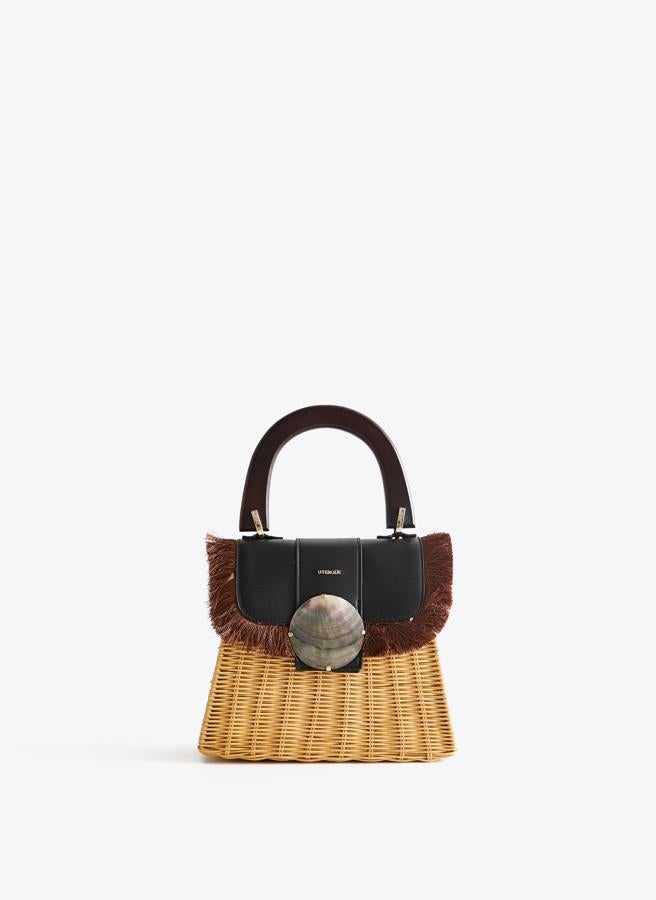 Y este en versión mini con cierre de concha de Uterqüe es pura tendencia (89 euros).