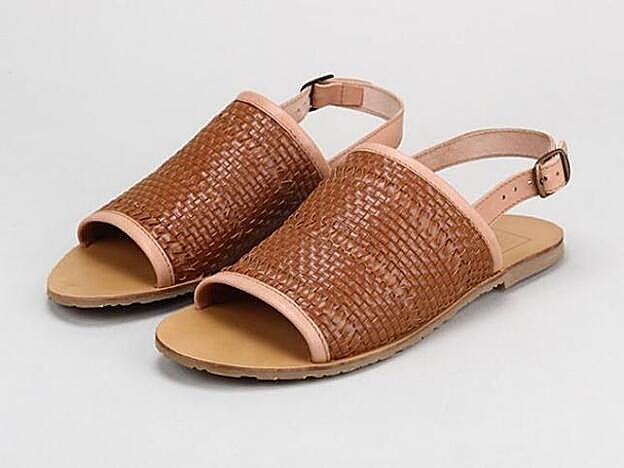 Sandalias planas de cuero modelo Olden creadas por Marta Riumbau para Krack. (49,95 euros).