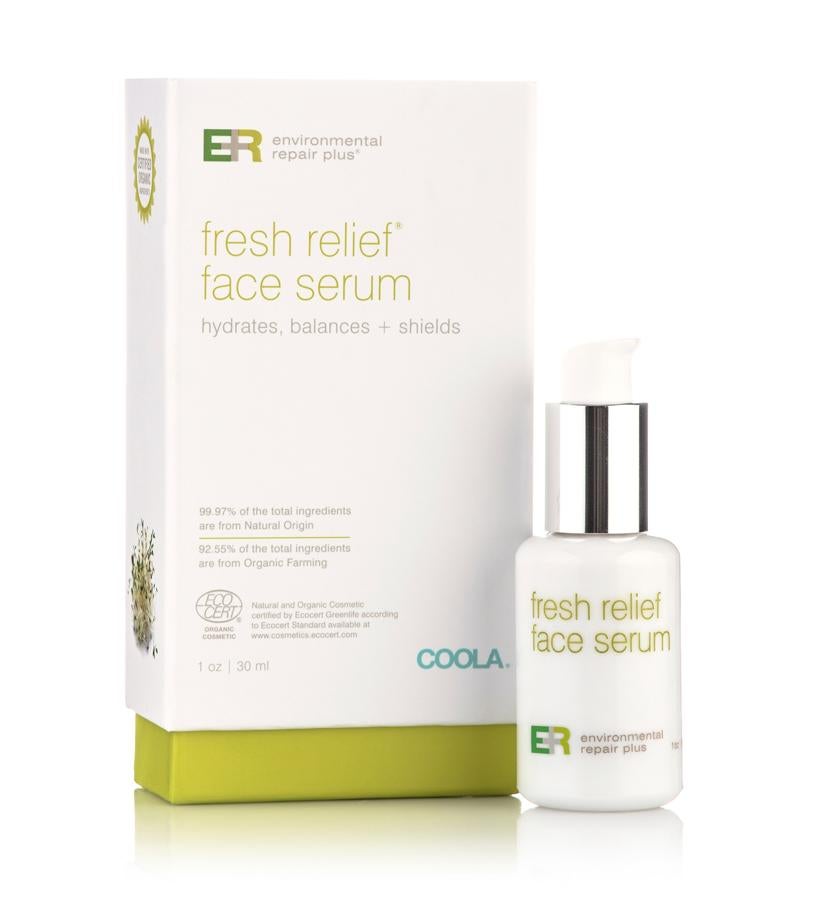 Este sérum hidratante refresca y nutre la piel estresada y dañada por el sol, a la vez que la protege de las agresiones ambientales y estimula el sistema de defensa natural. La sensación es de frescor y alivio inmediato.  Fresh Relief Face Serum de Coola  (70 €).