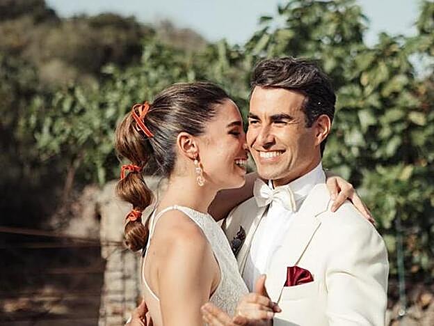Candela Serrat y Daniel Muriel en una imagen de su boda compartida en las redes sociales.