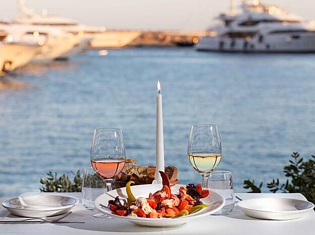 Uno de los platos del restaurante Flanigan con vistas al mar..