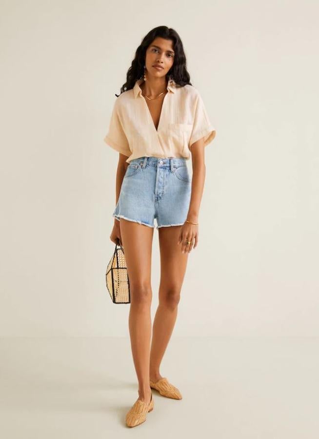 Estos shorts 'mom fit' de Mango cuestan 19.99 euros.
