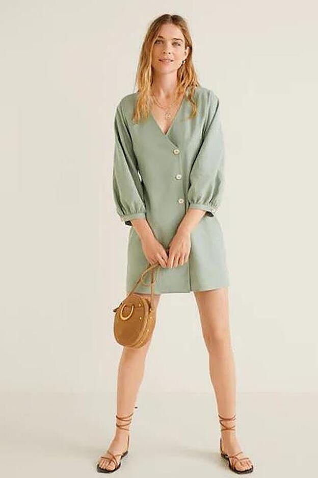 Vestido corto botones. (39,99 euros).