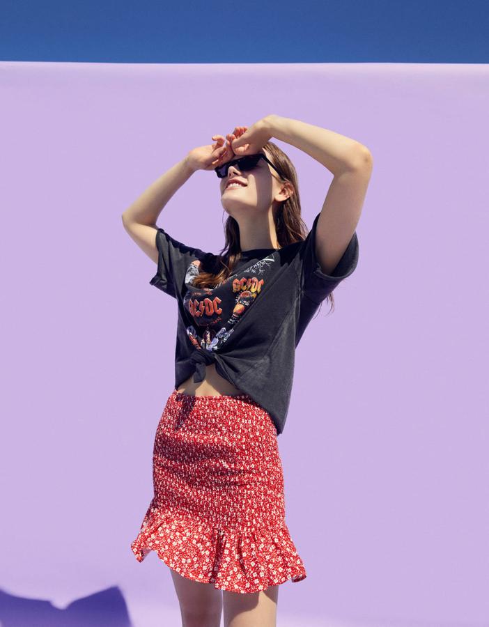 También con gomas que se ajustan a la silueta y un volante en el bajo, esta es de Bershka y son 15,99 euros.