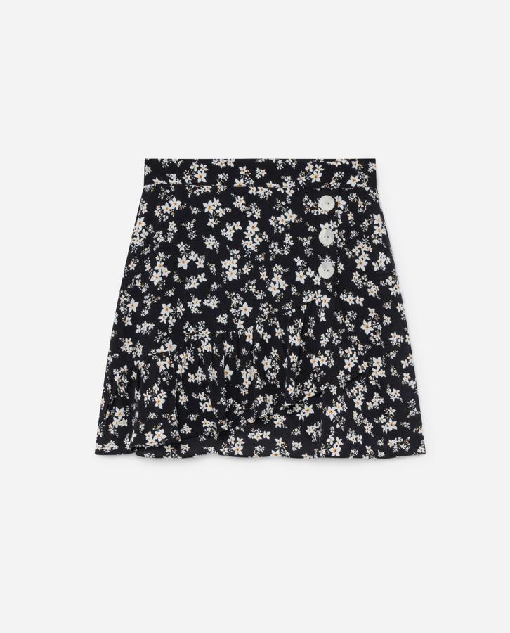 La  colección que María Pombo ha hecho para Lefties  incluye una minifalda con botones laterales que es así de bonita. Cuesta 15,99 euros.