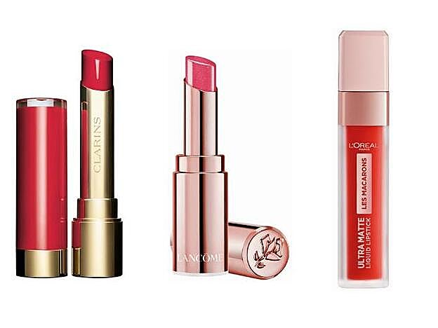 1. Jolie Rouge Lacquer de Clarins (26,75 €). 2. L’Absolu Mademoiselle Shine de Lancôme.(33 €) 3. LesMacarons Ultra Matte Liquid Lipstickde L’Oréal Paris (10,95 €).