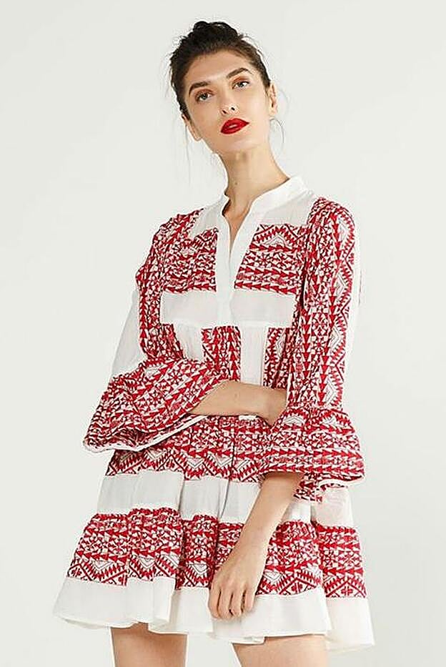 El modelo Linisa de Capriche, el que lleva Paula Echvarría, tiene disponibilidad en la S y en la XS y cuesta 114,90 euros.