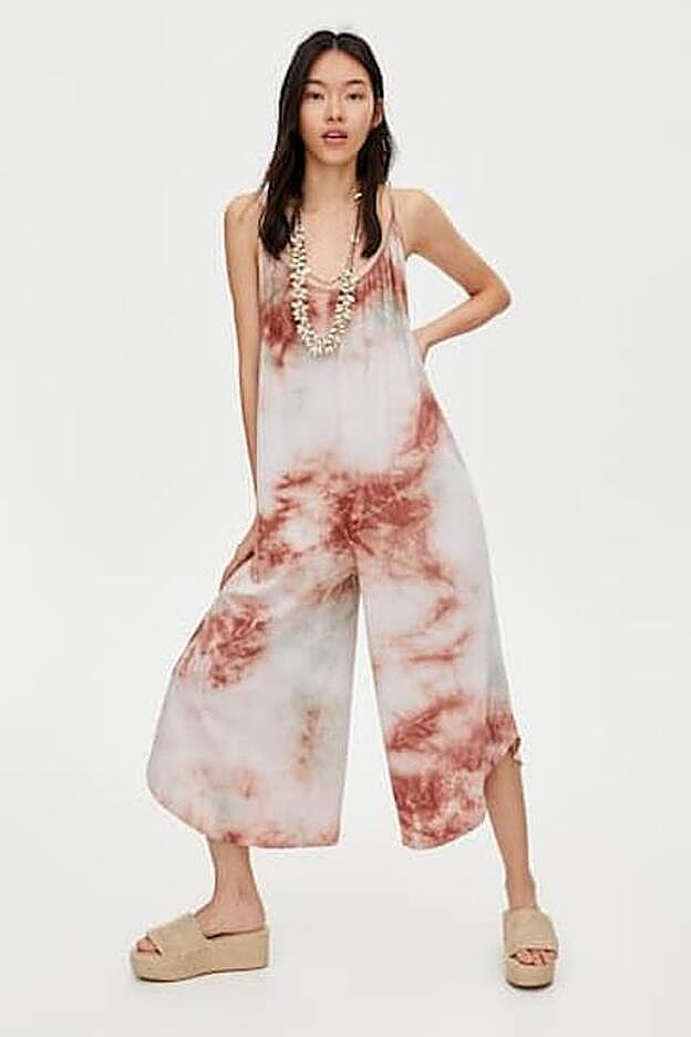 Mono largo con estampado tie-dye, 22,99 euros.