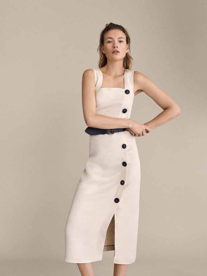 Este vestido de Massimo Dutti nos enamoró  nada más verlo y ha sido nuestra obsesión de la temporada. Como no sabemos si llegarán tallas a rebajas, nuestro consejo es qu inviertas en él ya (89,95 euros).