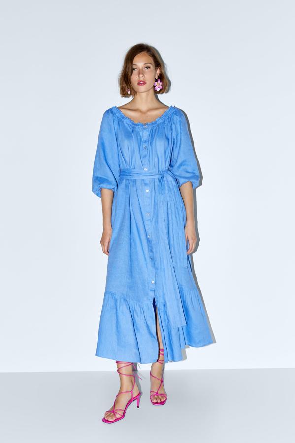 Está inspirado en una de la firmas de moda en Instagram - Sleeper- y tiene una zul tan bonito que no se nos ocurre una prenda mejor para que resalte nuestro futuro bronceado vacacional. Es de Zara y cuesta 49,95 euros.