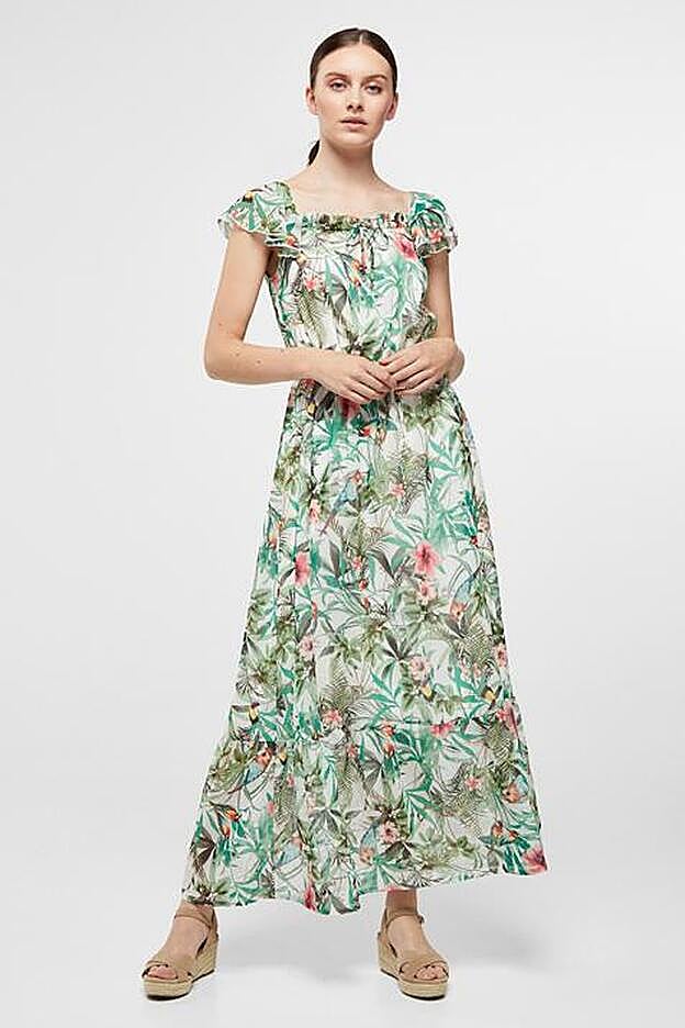 Vestido fluido, largo y estampado, 39,99 euros.