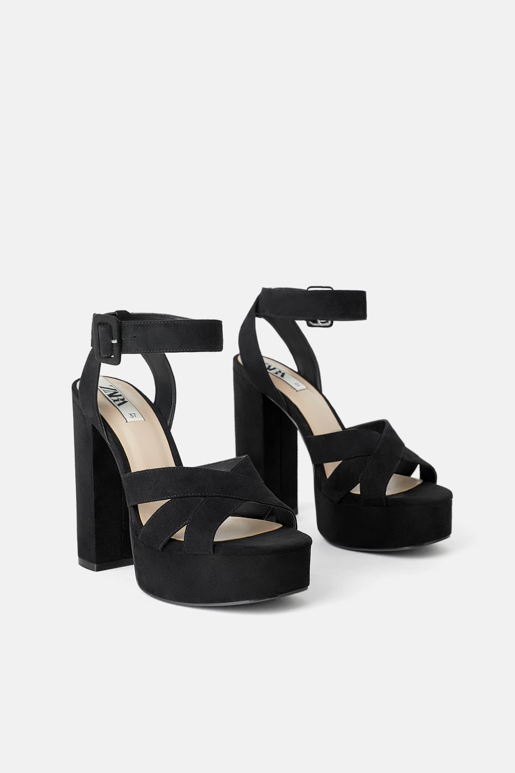 Sandalia con tacón ancho y plataforma: 35,95 euros en Zara.