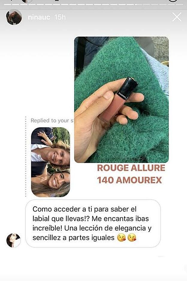 Nina Urgell muestra cuál es el labial que utilizó en su maquillaje de invitada para la boda de María Pombo.