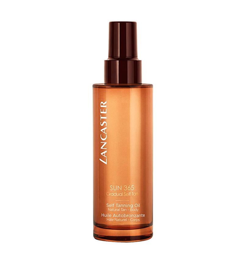 Este autobronceador corporal tiene una textura aceite seco y cuenta con un complejo activador del Bronceado exclusivo de la firma que aumenta la producción natural de melanina, preparando así a la piel para un bronceado duradero, rápido y uniforme. (35,20 €).