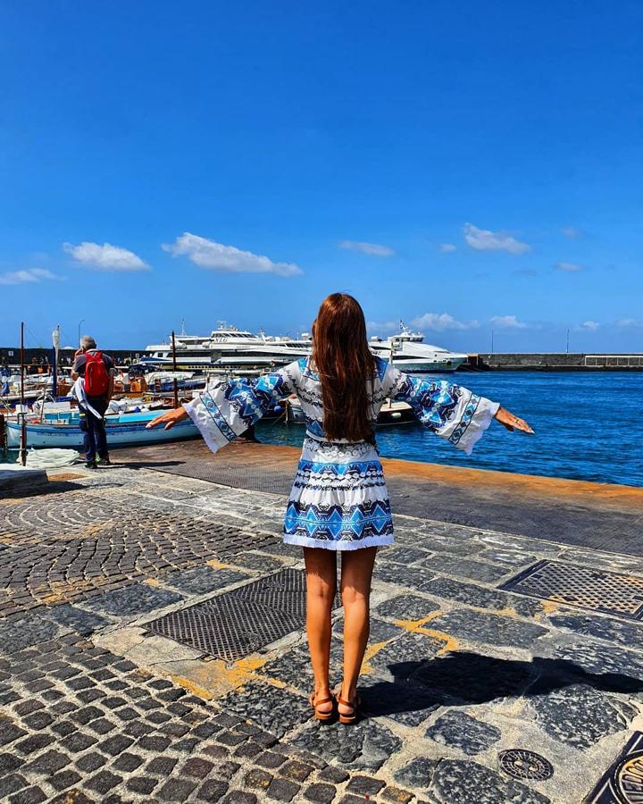 Este evstido de estampado étnico es el último que Paula Echevarría ha sacado de su viaje a Italia. También es de Fetiche Suances.