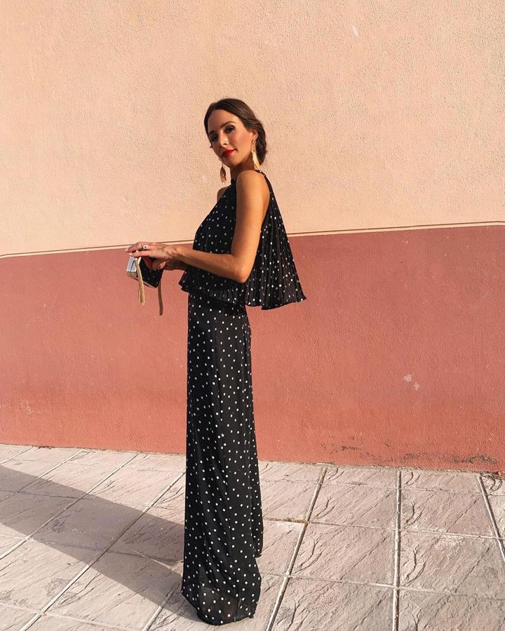 Los lunares son una de las perdiciones de Rocío Osorno y este  mono de invitada de Zara  que había pasado desapercibido nos encantó.