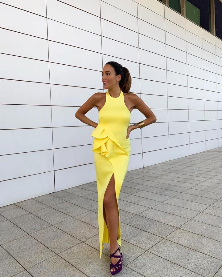 Rocío Osorno ha confesado más de una vez que el amarillo es uno de sus colores favoritos y este vestido de Asos de invitada lo demuestra.