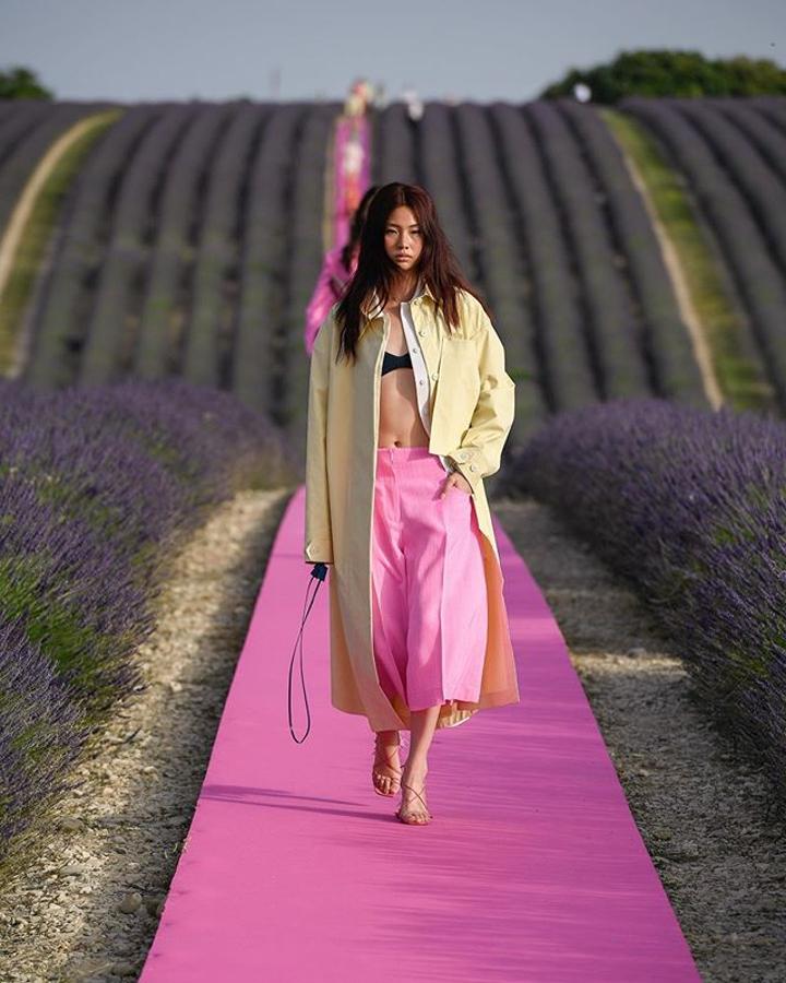 ... y los pantalones culotte a juego, que formarían un traje de Zara perfecto.