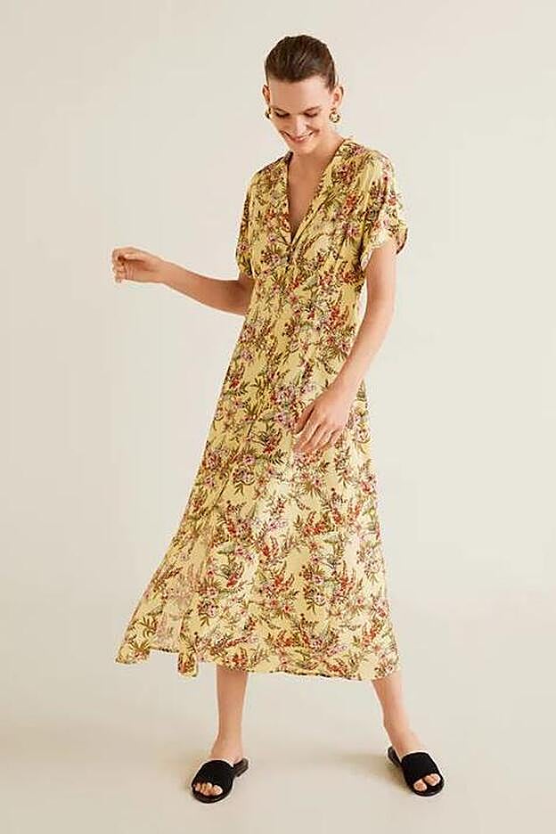 Este vestido de las rebaja de Mango pasa de 39.99 a 29.99 euros.