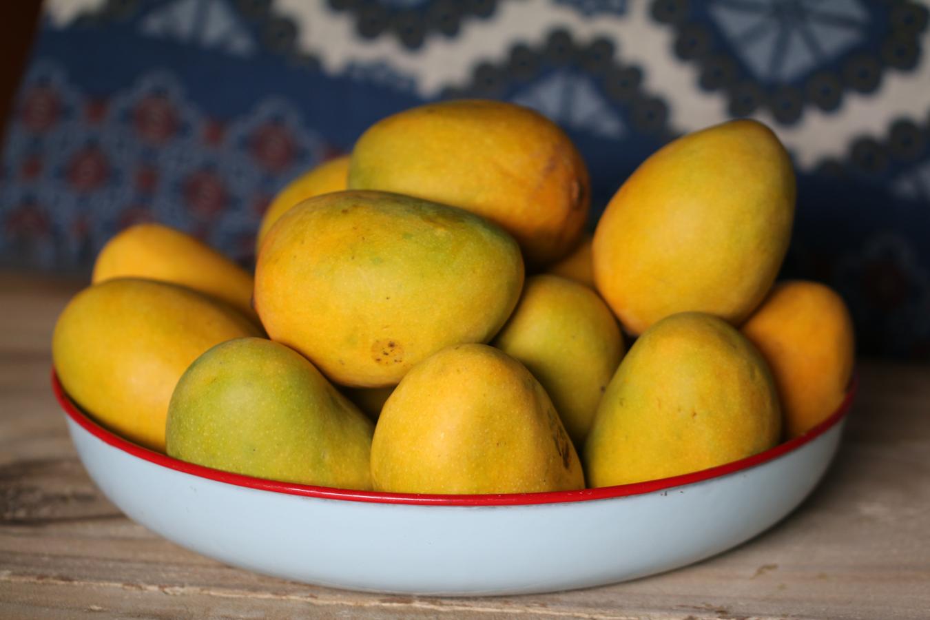 El mango, que mejora las digestiones y es beneficiosa para el hígado, también está en el top 3 de las frutas con más azúcar: 14 gramos por cada 100.