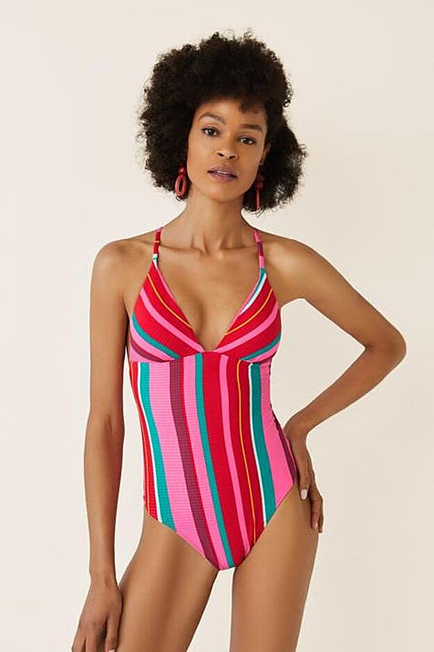 Este es el bañador de Women'Secret que lleva Juana Acosta. Cuesta 30,99 en las rebajas y ya está agotado en la talla M.