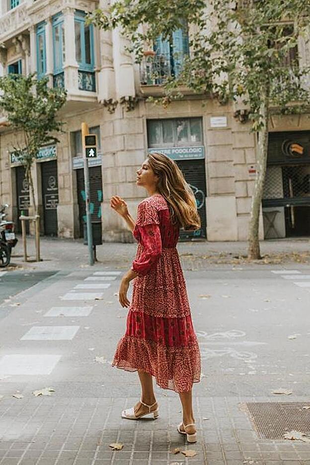 Belén Hostalet ha conseguido el perfecto look para ir a la oficina este verano con un vestido boho de la firma Ba&sh.