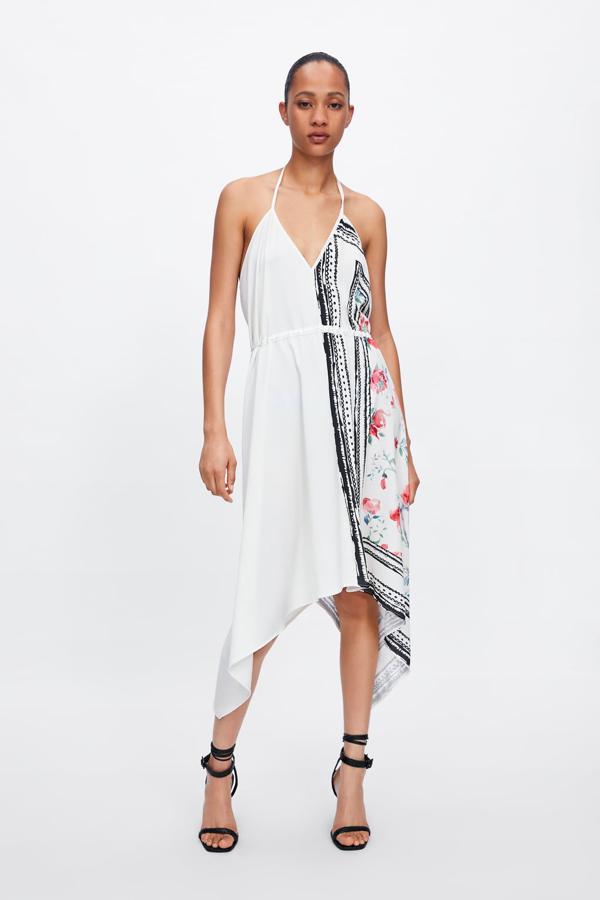 Vestido de Zara con cuello halter y tejido combinado por 15,99 euros.