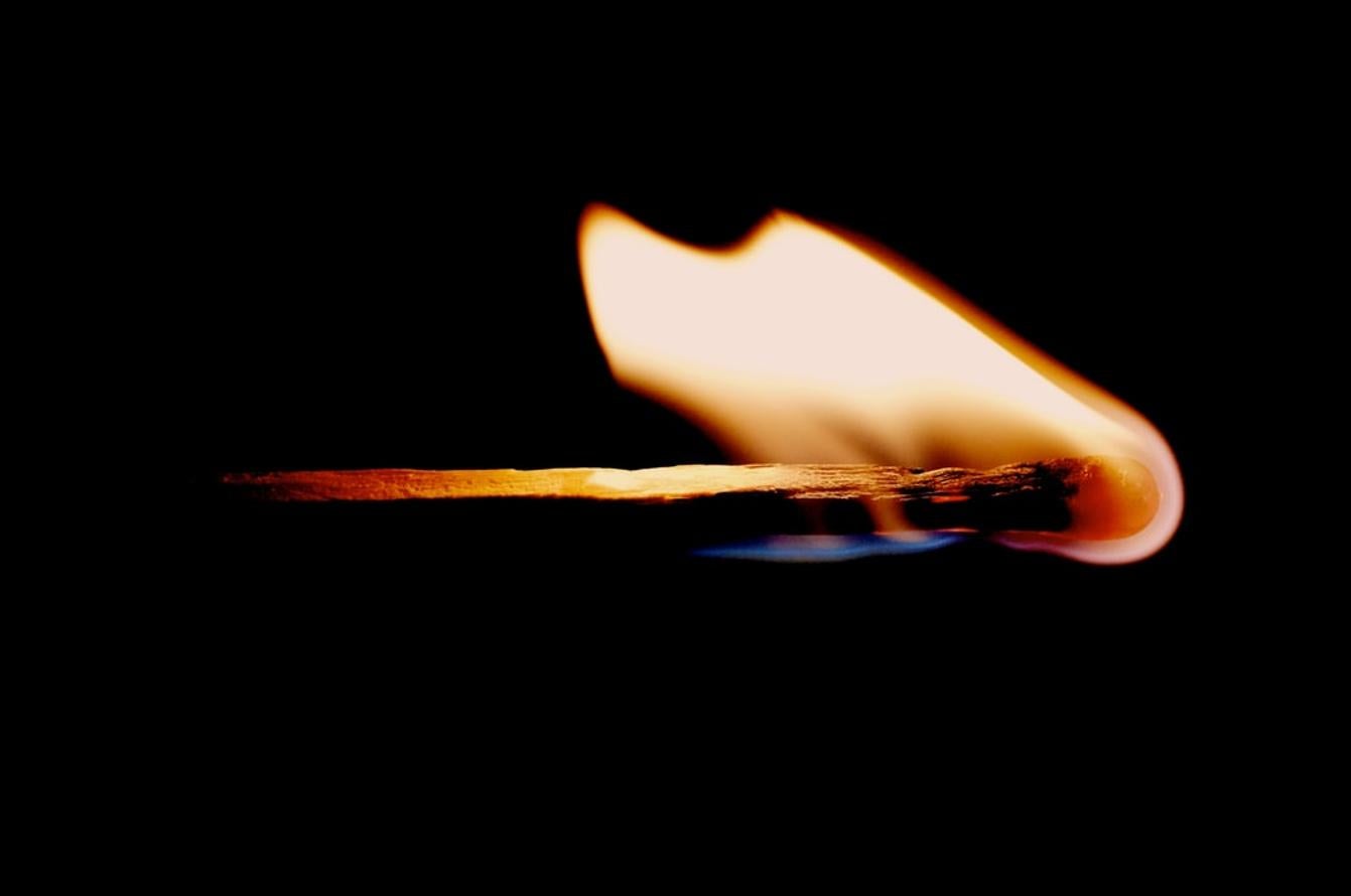 Si vas a utilizar algo que sean cerillas. Los mecheros de plásticos solo producen desperdicios.