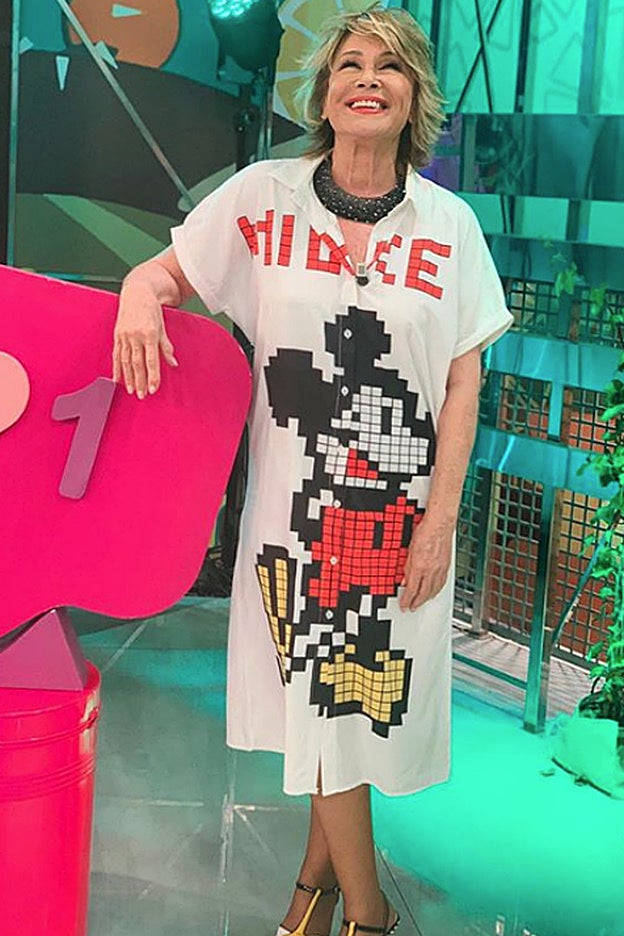 Uno de los vestidos más celebrados de Mila Ximénez, con Mickey Mouse pixelado.