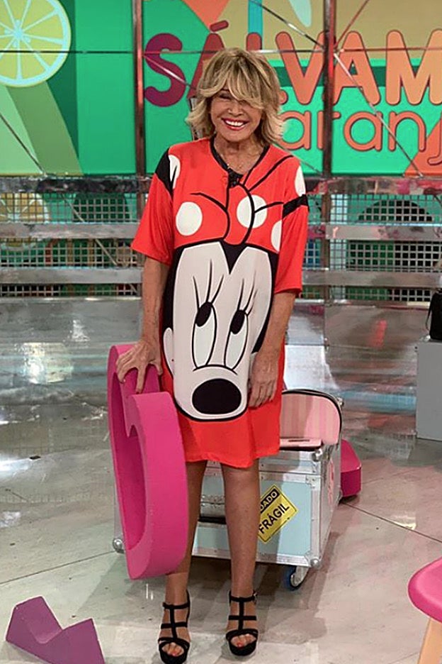 Vestido con la cara de Minnie Mouse.