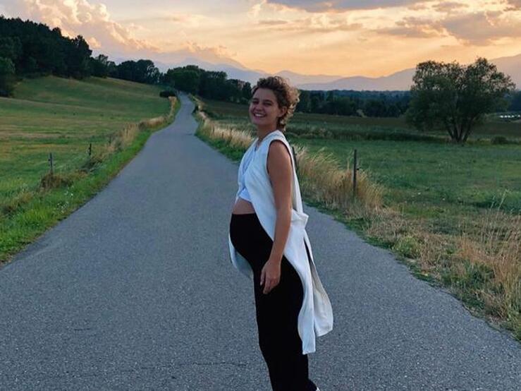 Fotos: Los looks de embarazada que ha llevado Laura Escanes sin comprar ropa premamá