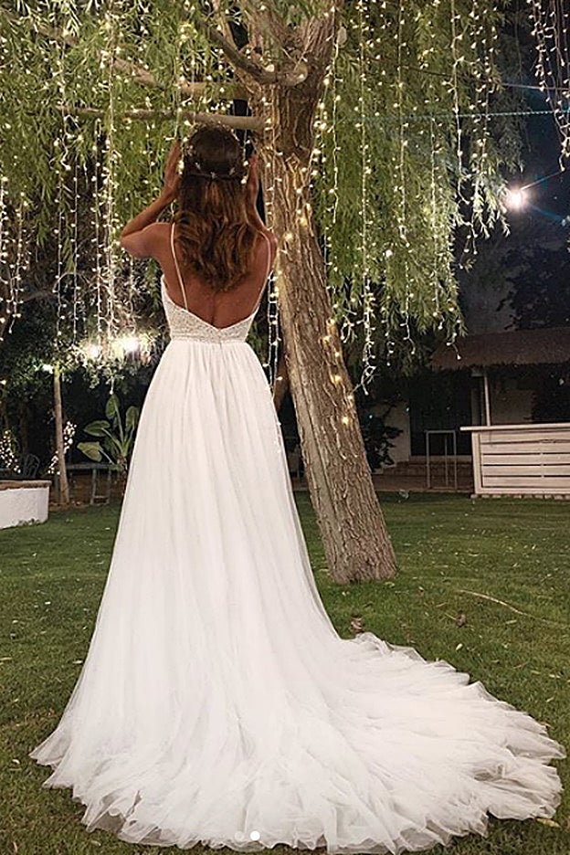 El segundo vestido de novia de Rocío Osorno visto desde atrás.