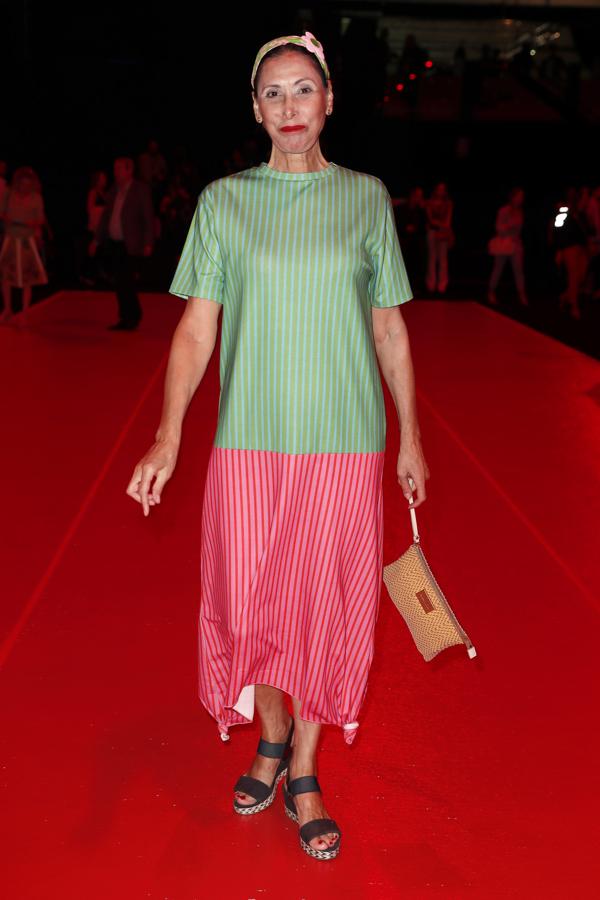 La actriz María Barranco fue al desfile de Agatha Ruiz de la Prada con un divertido diseño de la firma.