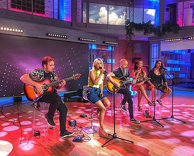 Merche cumplió con su agenda profesional a pesar de la reciente pérdida de su padre.