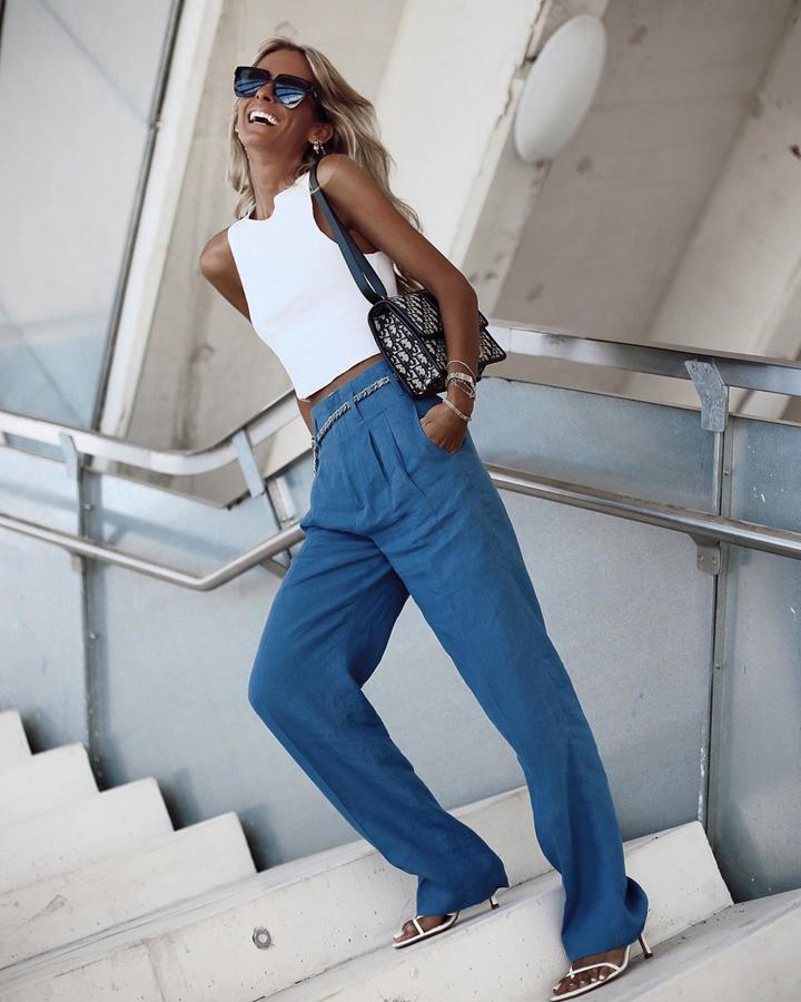 Ötra de las influencers que no faltó fue Paula Argüelles, que acudió con este original look que conjuntó con saldalias de Zara.