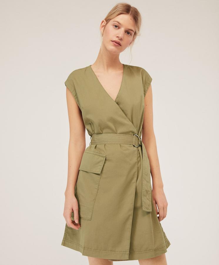 Corto, de inspiración safari con bolsillos grandes laterales, costaba 25,99 y se ha quedado en 12,99 euros.