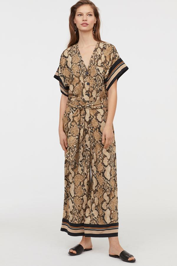 Y si prefieres un animal print más llamativo, este de las rebajas de H&M es ideal: pasa de 39.99 a 17.99 euros.