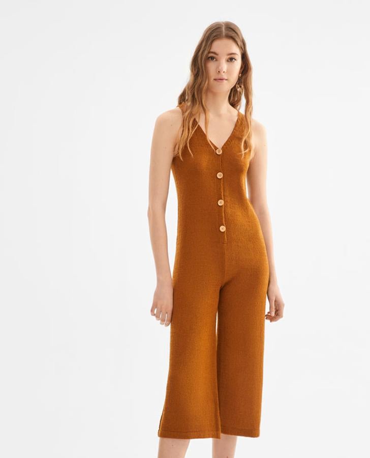 El más barato todavía lo encontramos en las rebajas de Lefties: pasa de 16.99 a 5.99 euros.