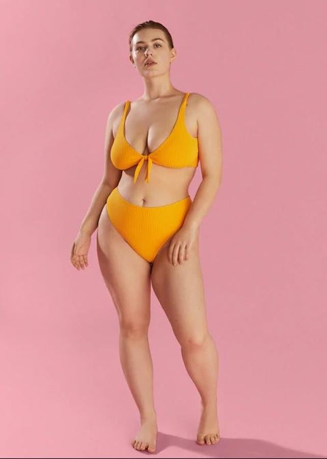 La marca curvy de Mango tiene una gran cantidad de modelos de bañadores y bikinis. Este en amarillo de canalé nos parece ideal ya que es un tejido tendencia. La braguita cuesta 19,99 euros y el sujetador 29,99 euros.