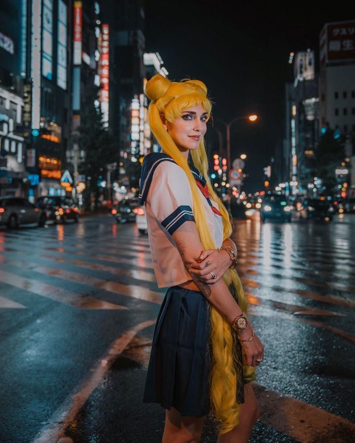Este look de Chiara Ferragni es probablemente el look que más nos ha dejado a cuadros. La influencer se disfrazó de un dibujo manga que ella define como su "héroe de la infancia".