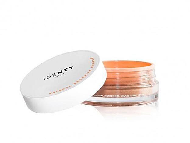 Natural Bronzing Power, 16, 50 euros.