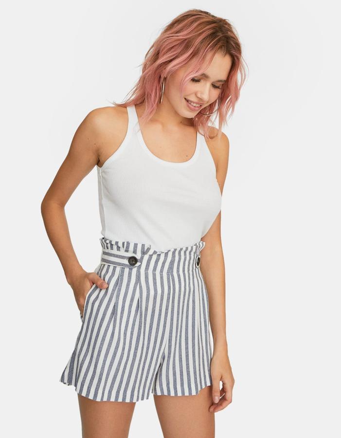 Estos shorts de inspiración navy te harán tipazo, y están rebajados a 9.99 en Stradivarius.