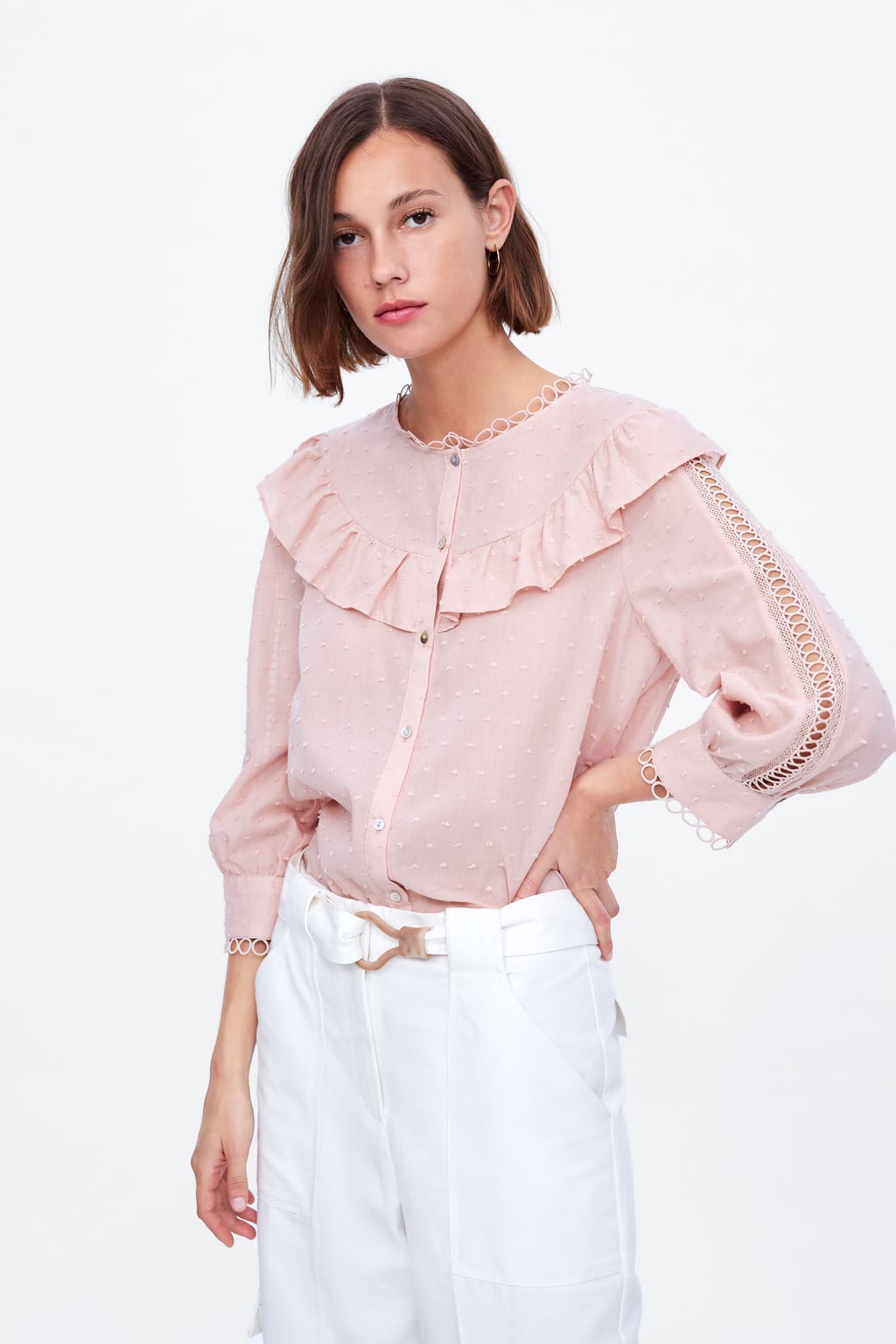 Blusa plumeti en tono rosa empolvado. ¿No es perfecta? De Zara. (Rebajada a 12,95 euros).