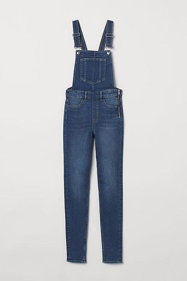 Un peto similar al que lleva Teresa Bass lo encontramos en H&M.